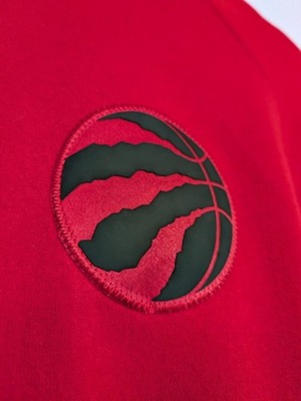Nike Red Toronto Raptors Showtime Raglan Performance - Full-Zip Hoodie Women Med - Picture 3 of 5